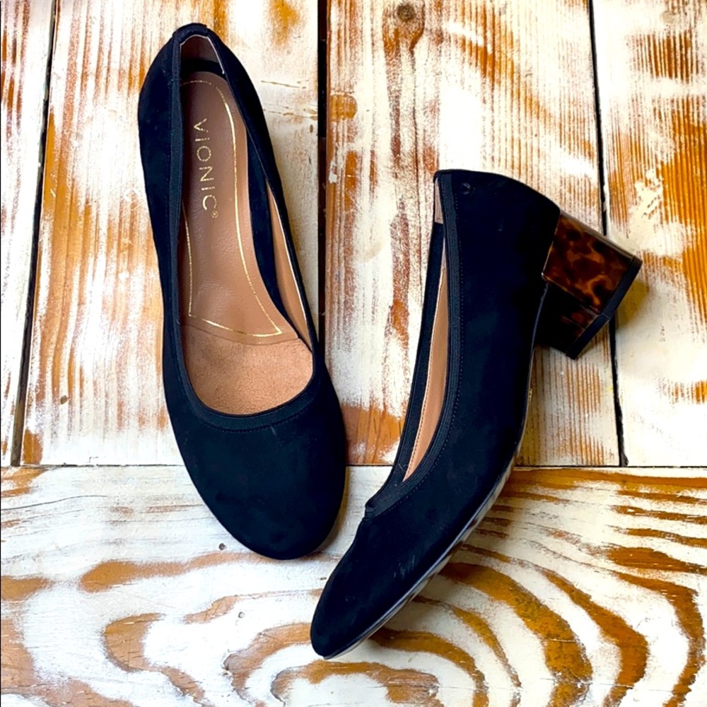 New Vionic Suede Black Pump Size 7.5